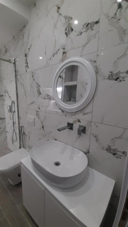 Sea & Sun Apartment Vlore Bagian luar foto