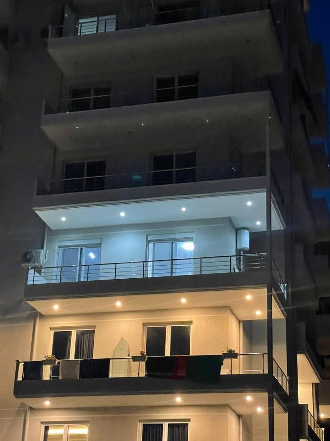 Sea & Sun Apartment Vlore Bagian luar foto