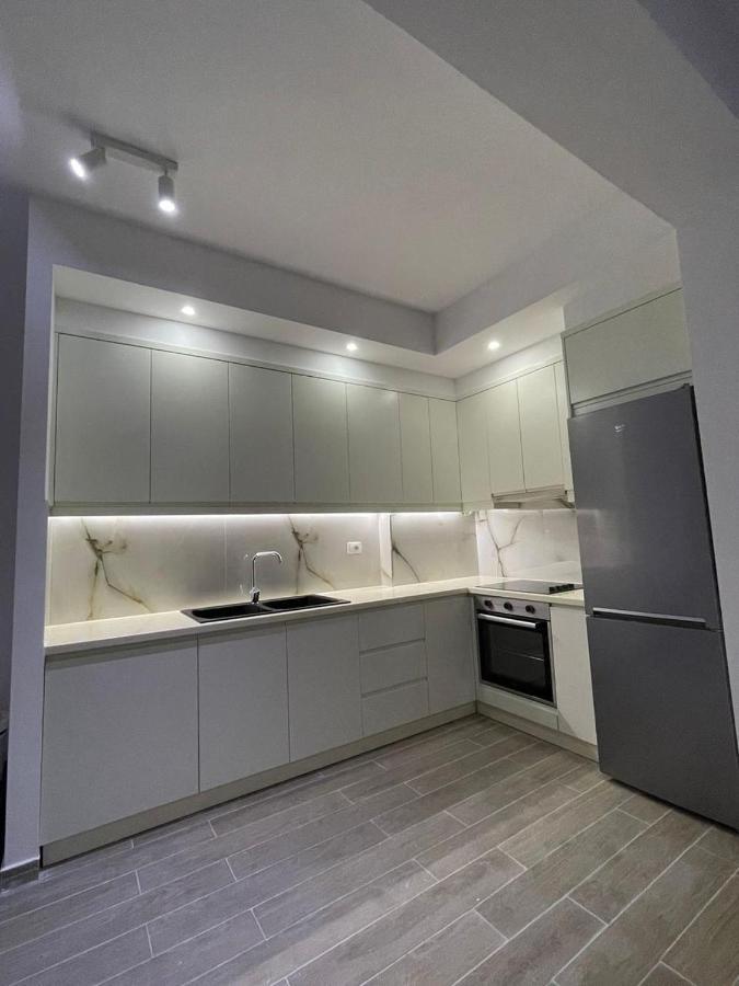 Sea & Sun Apartment Vlore Bagian luar foto