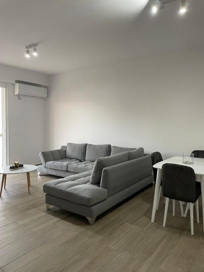 Sea & Sun Apartment Vlore Bagian luar foto