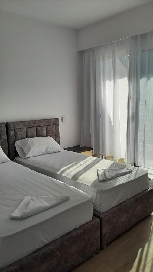 Sea & Sun Apartment Vlore Bagian luar foto