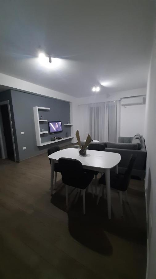 Sea & Sun Apartment Vlore Bagian luar foto