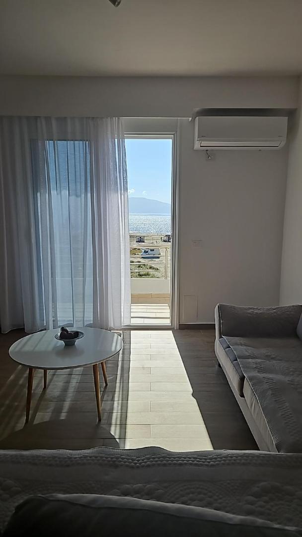 Sea & Sun Apartment Vlore Bagian luar foto