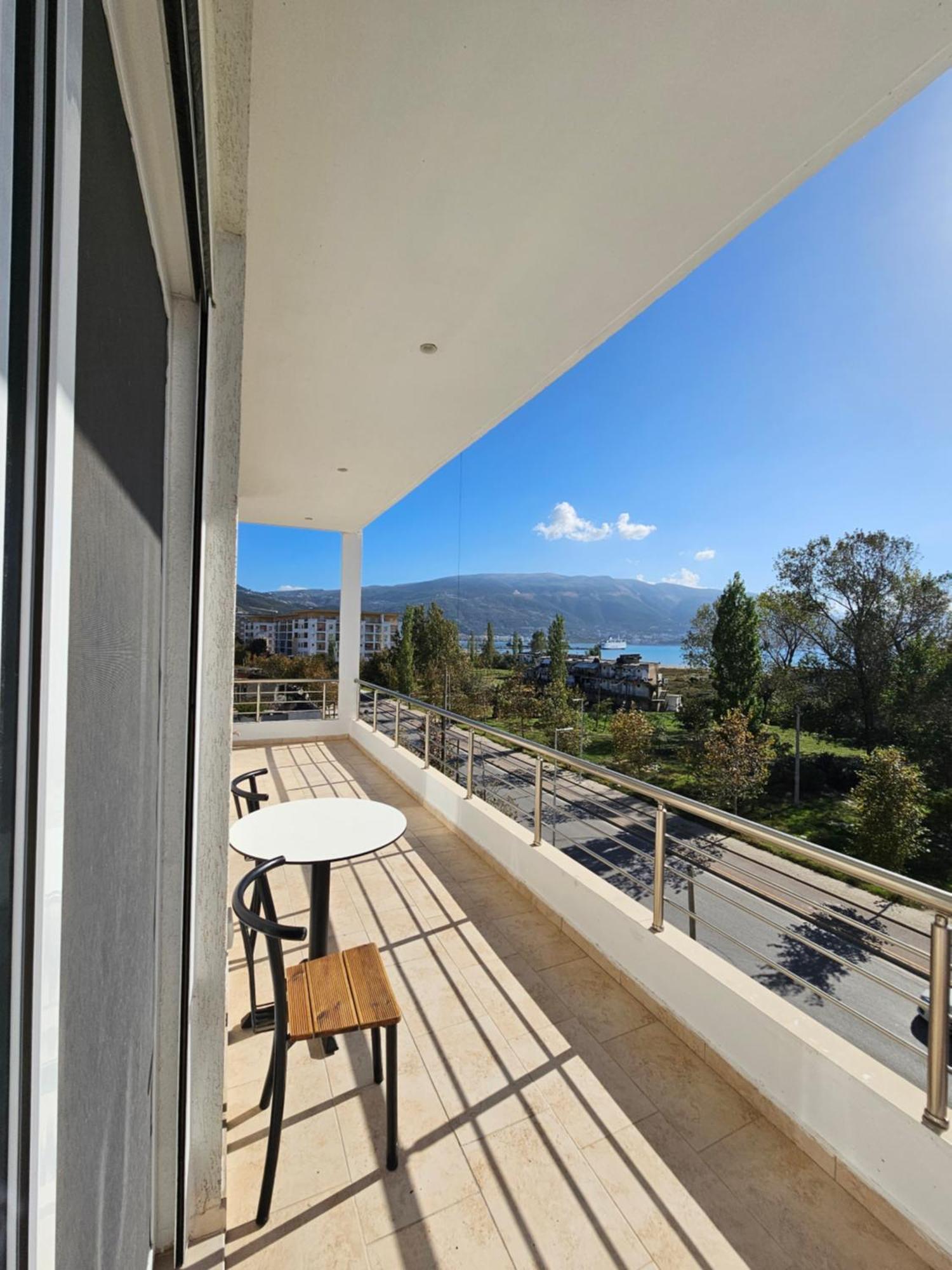 Sea & Sun Apartment Vlore Bagian luar foto